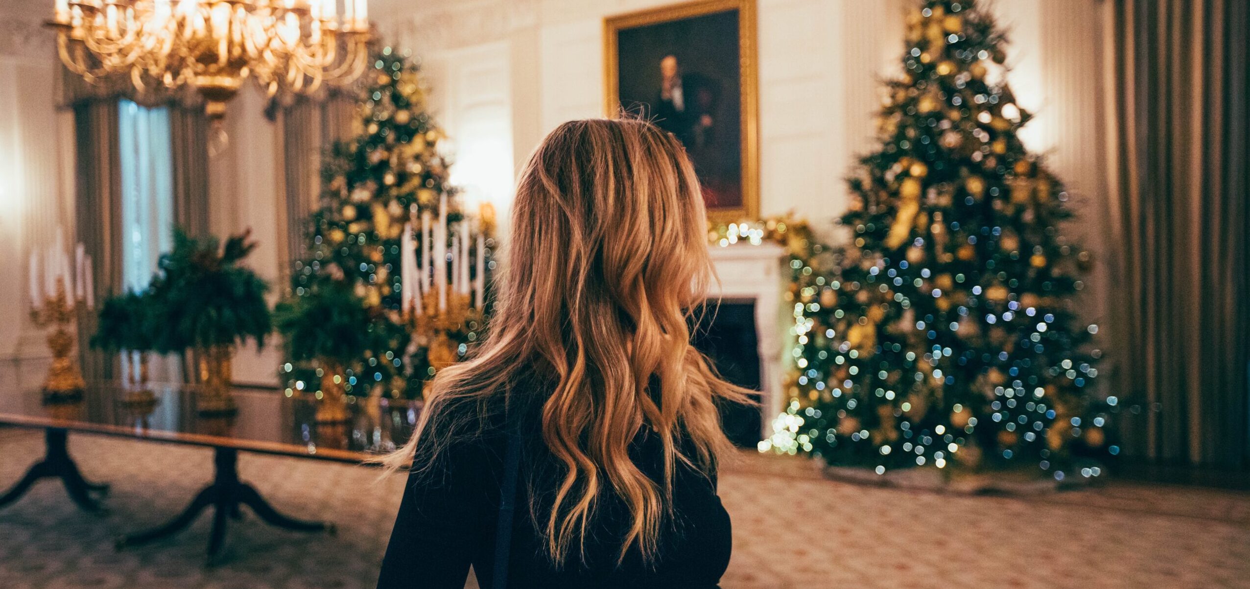HOW TO MAINTAIN HEALTHY HAIR DURING THE HOLIDAY SEASON